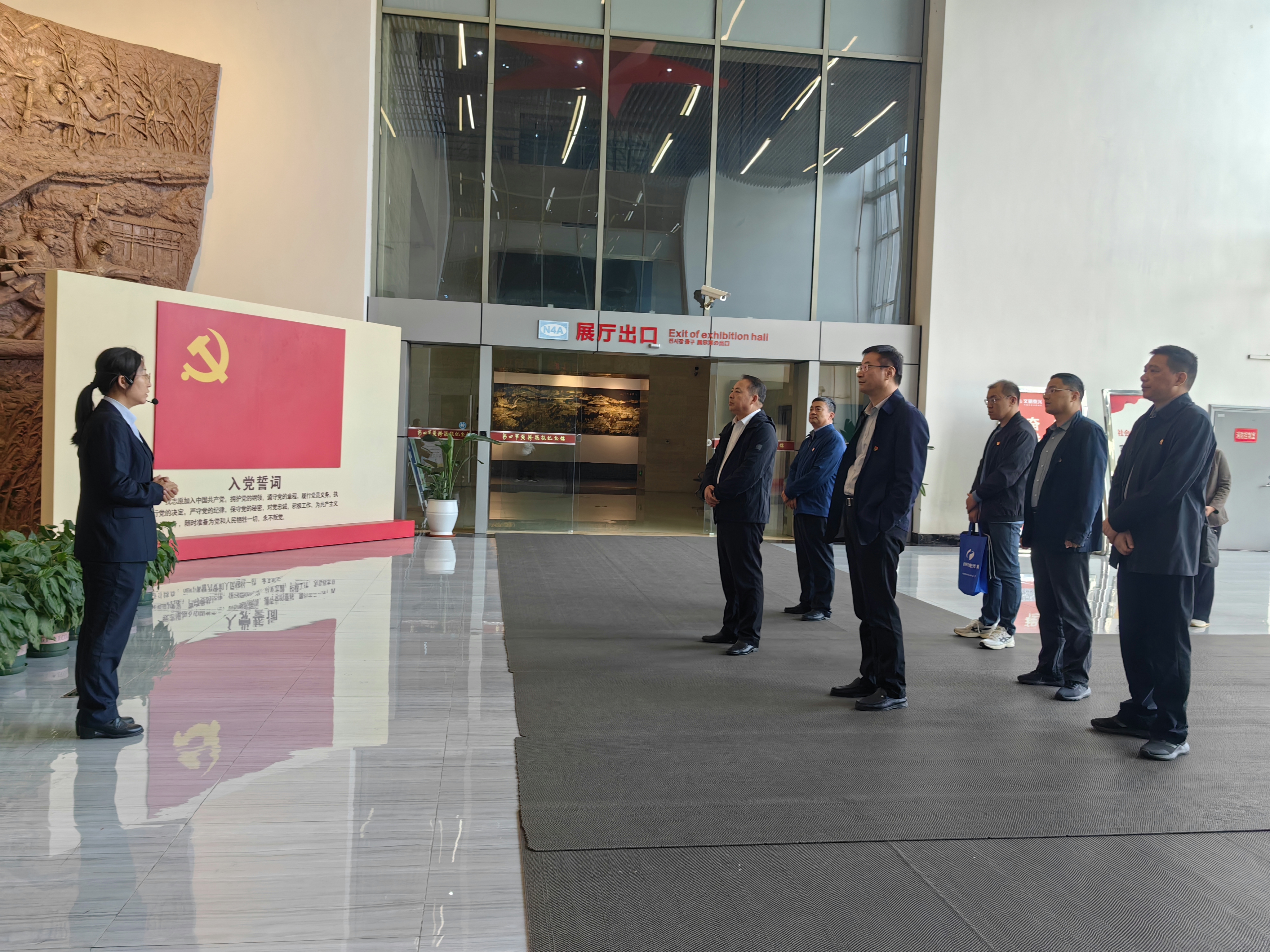 市党史方志办召开理论学习中心组学习会暨列席旁听会